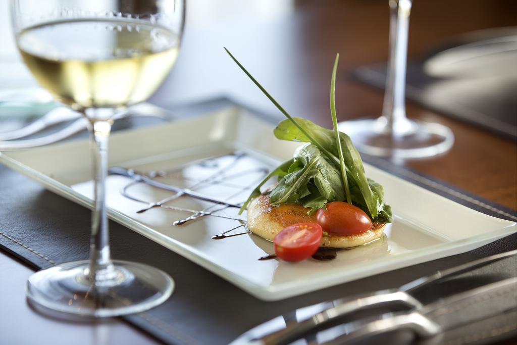 Hotel Grace Cafayate Exterior foto A plate of food