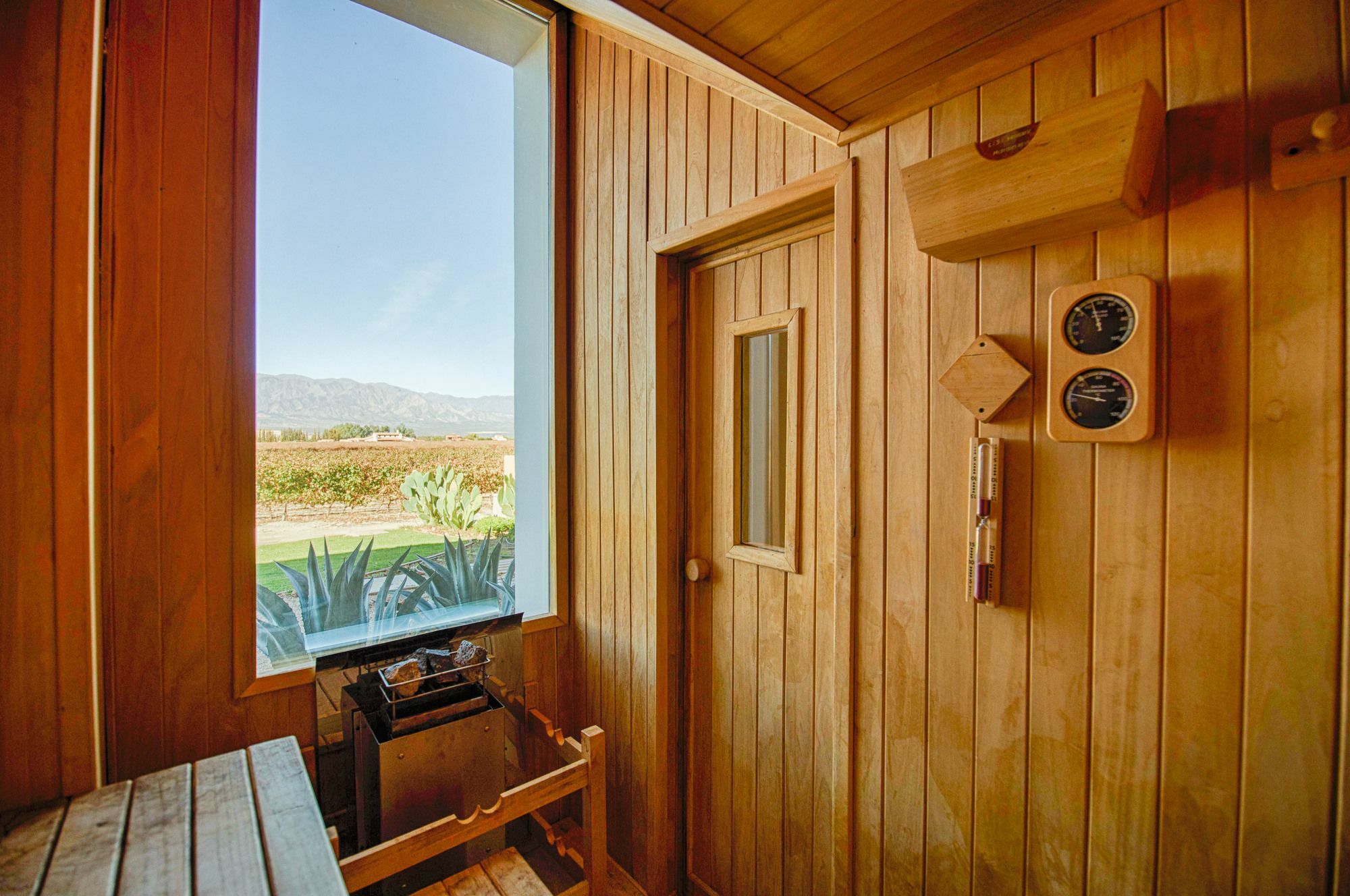 Hotel Grace Cafayate Exterior foto A modern Finnish sauna